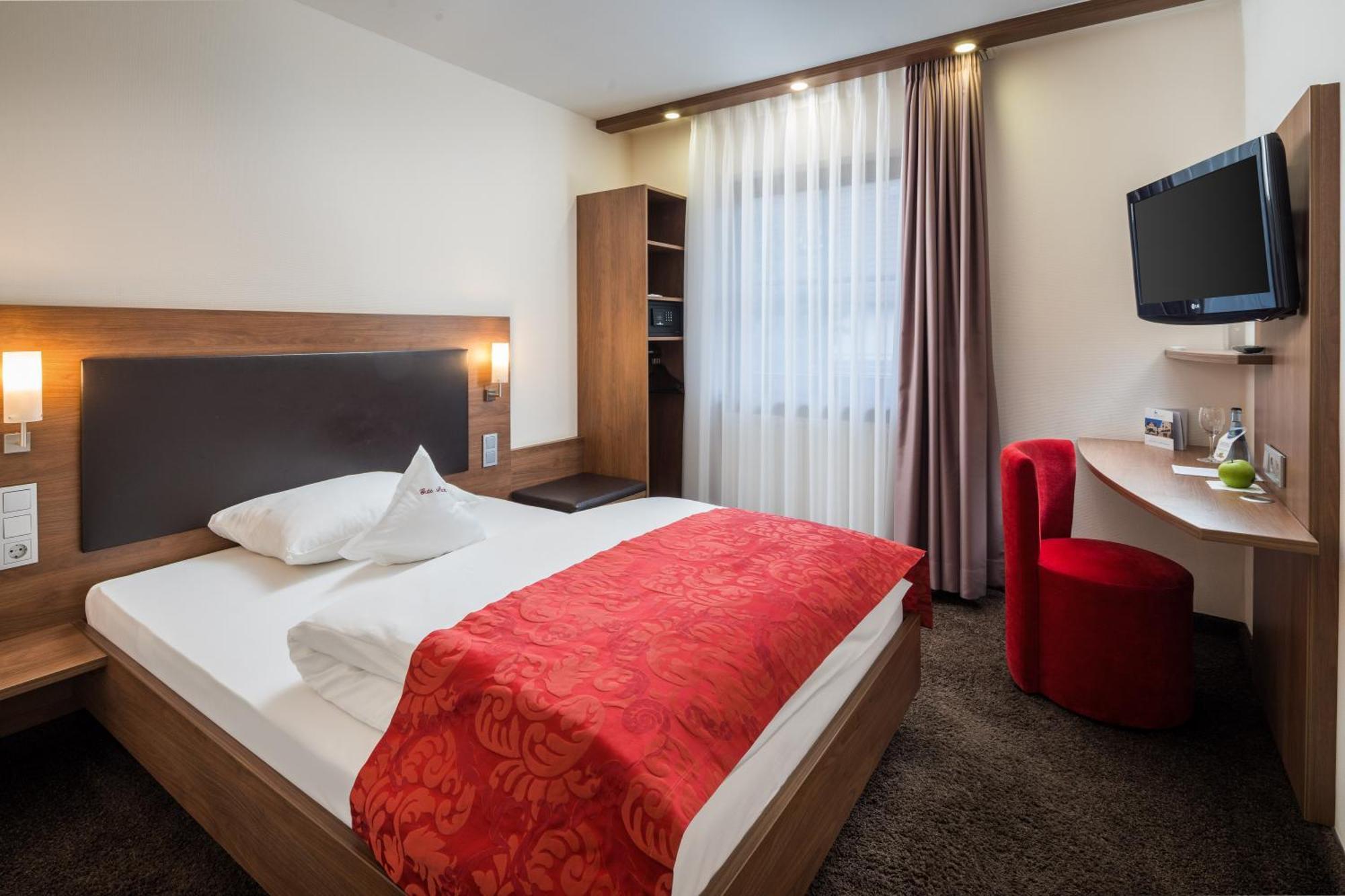 Hotel Schwanen Köngen Zewnętrze zdjęcie