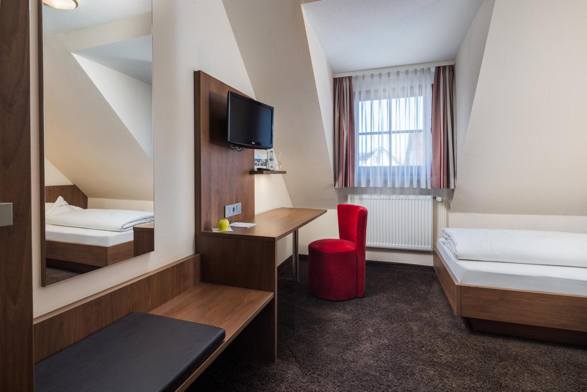 Hotel Schwanen Köngen Zewnętrze zdjęcie