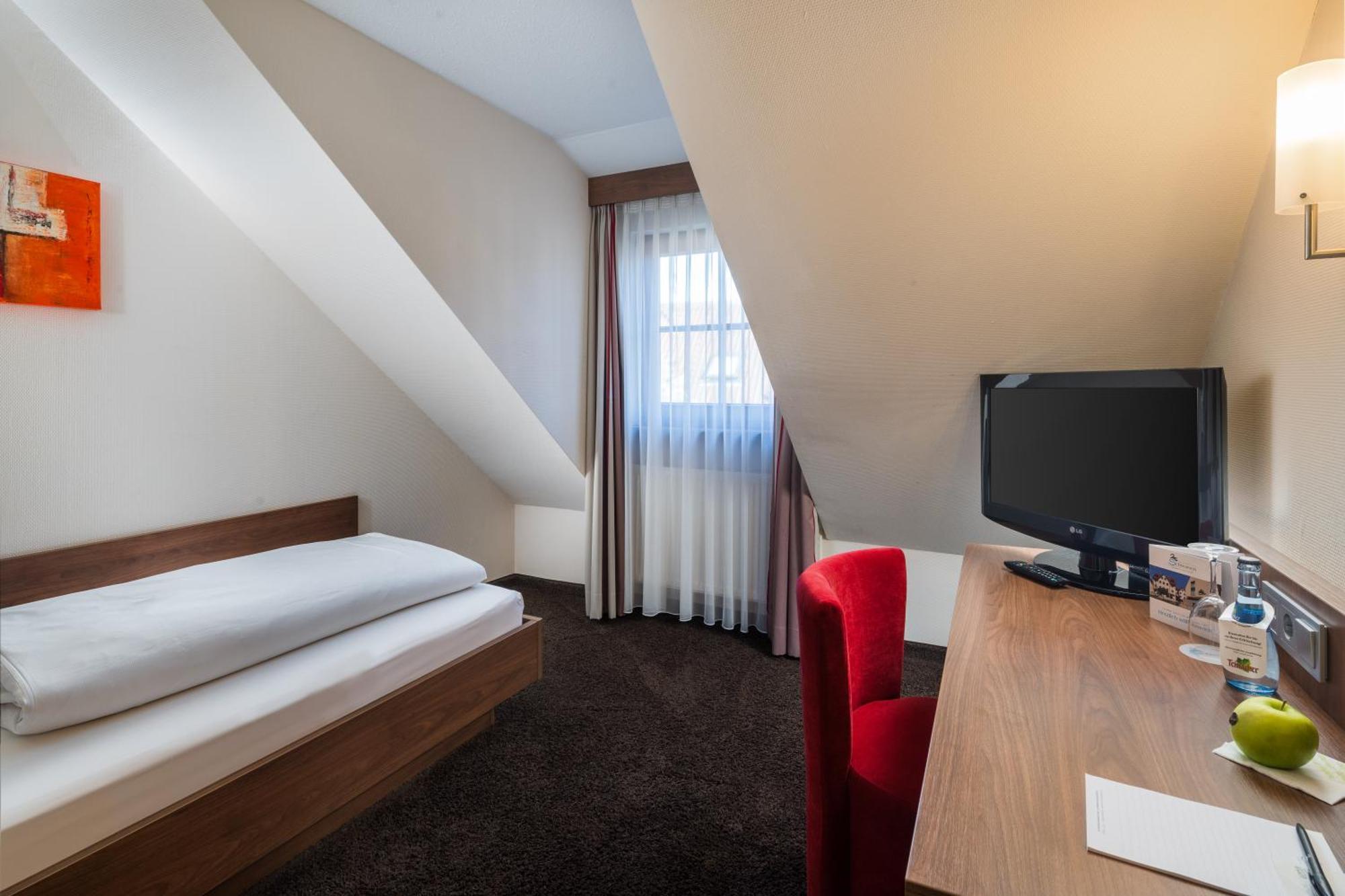 Hotel Schwanen Köngen Zewnętrze zdjęcie